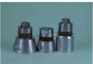 Bolt-clamped high-power family high-power langevin transducers